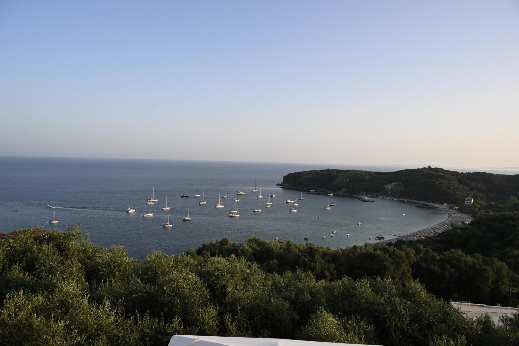 Livinghome Suites Parga Buitenkant foto